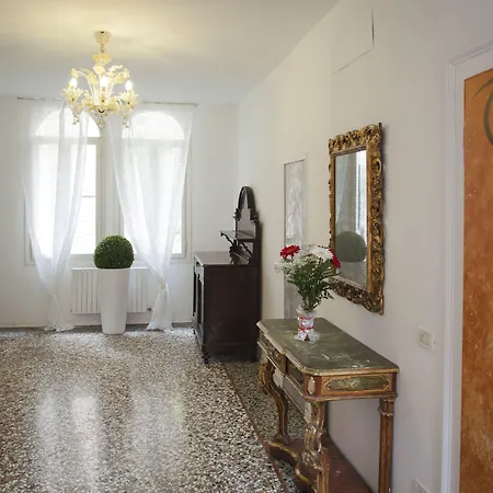 Ξενοδοχείο με διαμερίσματα Porta Orientalis